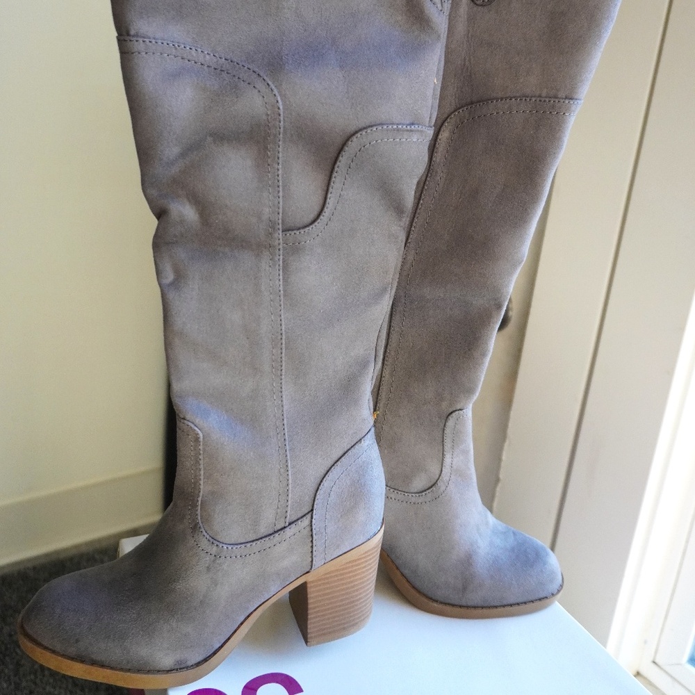 NEW IN BOX GRAY knee Boots suede Kohls Womens 8